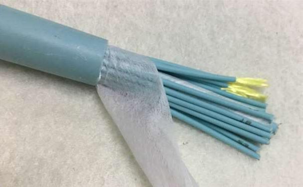 滨州市欧孚光缆厂家：室内光缆和室外光缆的区别